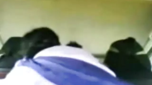பொன்னிற ஸ்கார்லெட் முனிவருடன் பூல்சைடு ஆபாச வீடியோ மேல்