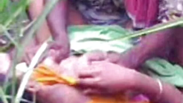 அவள் அந்த சிறந்த xxx, வீடியோ சேவலை தன் கழுதையுடன் சவாரி செய்கிறாள்