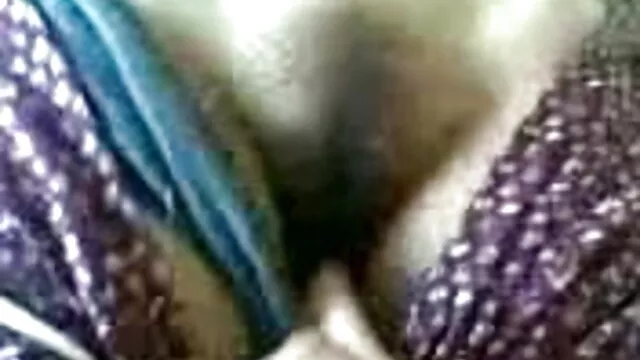 அப்பலோனியா சிறந்த சூடான ஆபாச தனது புண்டையை விற்றாள்
