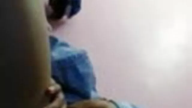 - அவள் ஒரு நிர்வாண சிறந்த செக்ஸ் ஆபாச மனிதனைப் பார்க்கிறாள்