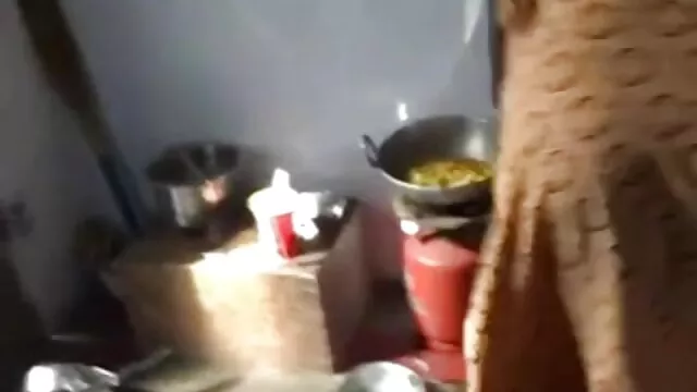 ஒரு சிறந்த soft porn துரித உணவு விடுதியில் புண்டை ஃபிளாஷ்