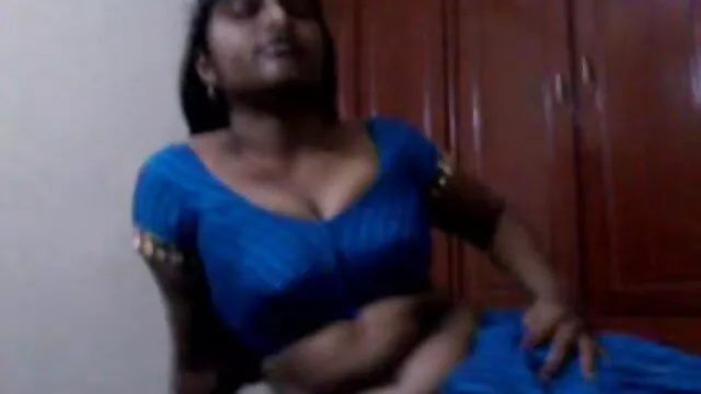 காலுறைகளில் தவிர்க்கமுடியாத டீன் உங்களுக்கு கொம்புக்கு உதவும் குட் மார்னிங் செக்ஸ் வீடியோ