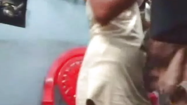 பஸ்டி ஆபாச வீடியோ மேல் மில்ஃப் ஏஞ்சலா வைட் தனது சக வாடகைதாரர்களுடன் கால் காரணமின்றி மகிழ்கிறார்
