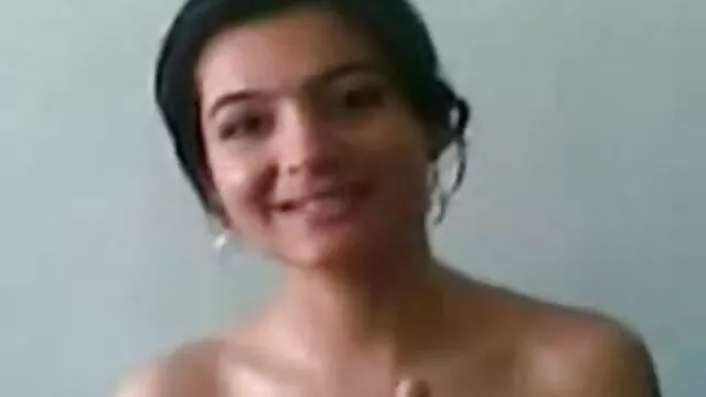 முதிர்ந்த ரஷ்ய சிறந்த டீன் செக்ஸ் பொன்னிற படங்கள் தன்னை ஒரு அறை சேவை பையனைப் பிடிக்கின்றன
