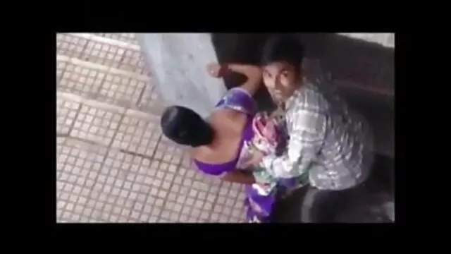 கென்சி ரீவ்ஸ் என்ற சிறிய குழந்தைக்கு புஸ்ஸி ஒரு பெரிய டிக் மிகவும் பிரபலமான செக்ஸ் வீடியோக்கள் மீது நீட்டினார்