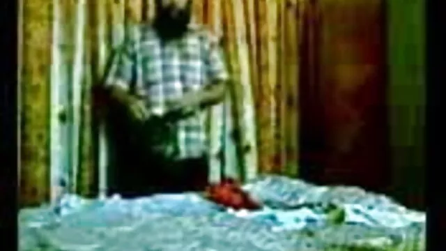 தோல் - இலவச பாதுகாப்பான ஆபாச அழகி டீன் கிரே தனது இனிமையான பெரிய கழுதைகளைக் காட்டுகிறார்