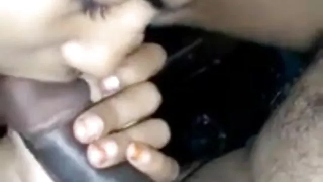 அமெச்சூர் xnxx சிறந்த 2019 துணியால் கிளிட் மசாஜ் செருகப்பட்டது