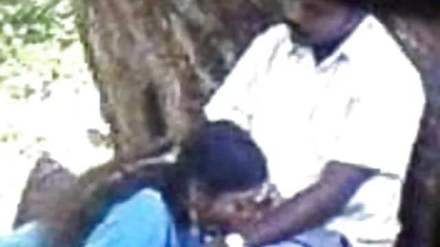 இளம் ஜோடி xnx மேல் அம்மாவுடன் சூடான மூன்றுபேரை நேசிக்கிறது
