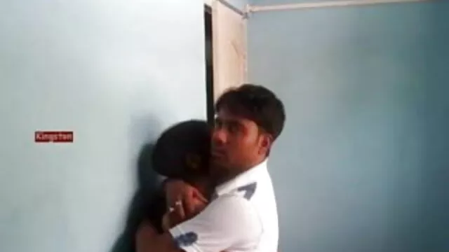 ரேவன் ஹேர்டு டீன் தனது சிறந்த இலவச ஆபாச இளஞ்சிவப்பு புண்டையை ஒரு மிருகத்தனமான டில்டோவுடன் தண்டிக்கிறார்