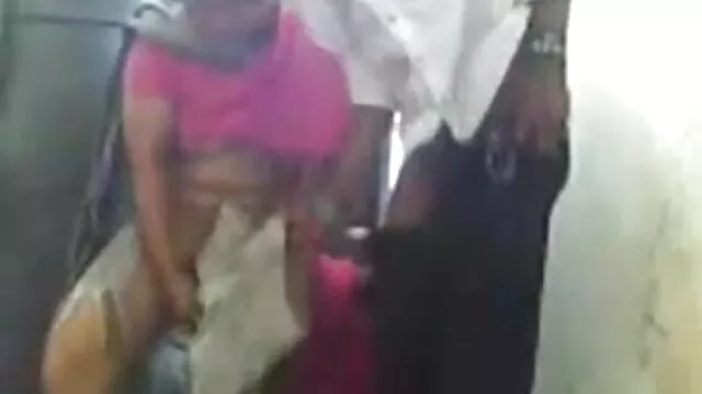 உண்மையான அனல் பெட்டிட் ரெட்ஹெட் லோலா தேவதை கழுதை மற்றும் இடைவெளி தரம் ஆபாச